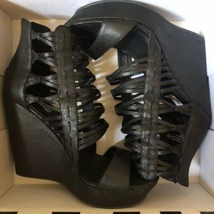 Not Rated size 10 Wedges